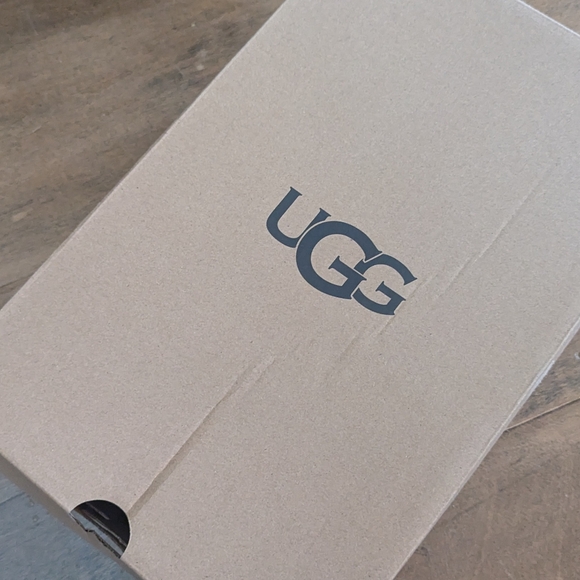 UGG Tan Slippers with Plush Lining and Soft Suede Material - Picture 2 of 8
